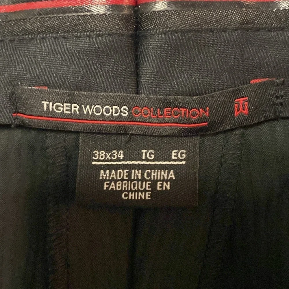 🍍TIGER WOODS COLLECTION 🍍SIZE 38 inseam 26”🍍these pants have been hemmed 🍍O1